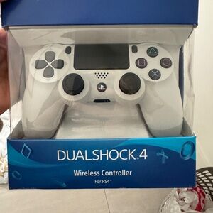 Sony DualShock 4 Wireless Controller PS4  - Classic White new in box